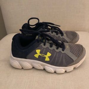 Used Toddler boy under armor shoes- size 12.5